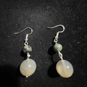 Hand crafted dangle earrings. Made of Aventurine and Agate stones.